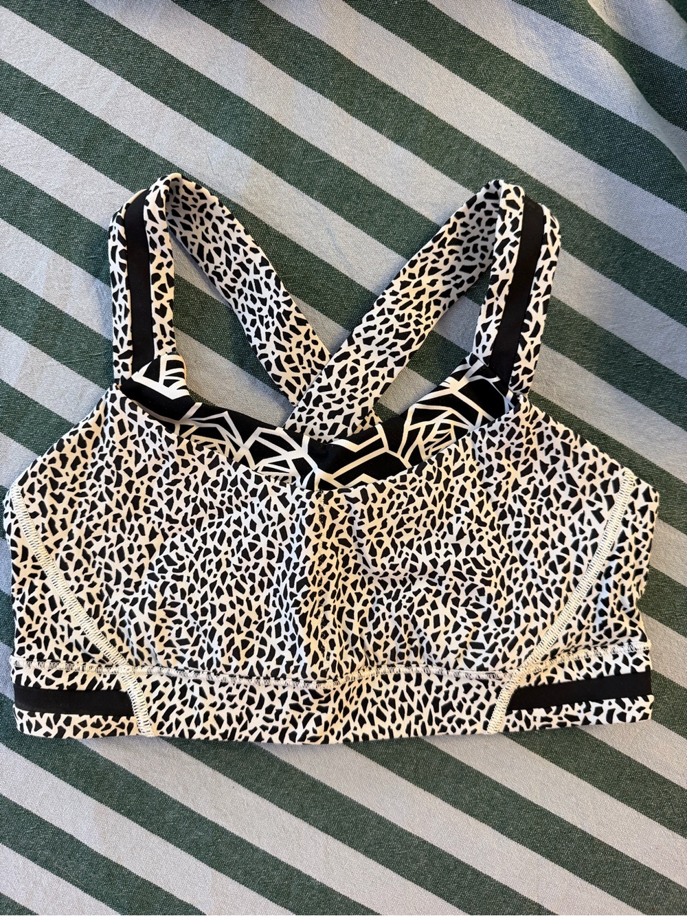 Lululemon Rack Pack Bra in the Miss Mosaic White / Posey Black White pattern
